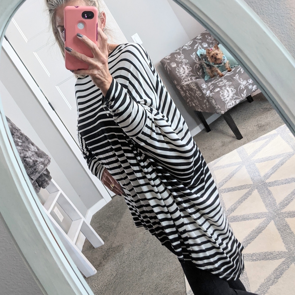 Line Up Black and white stripe flowy top M